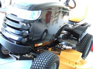 DSCF2536 300x225 2011 Craftsman Professional Garden Tractor 54 inch 30 hp Model 28985 Review